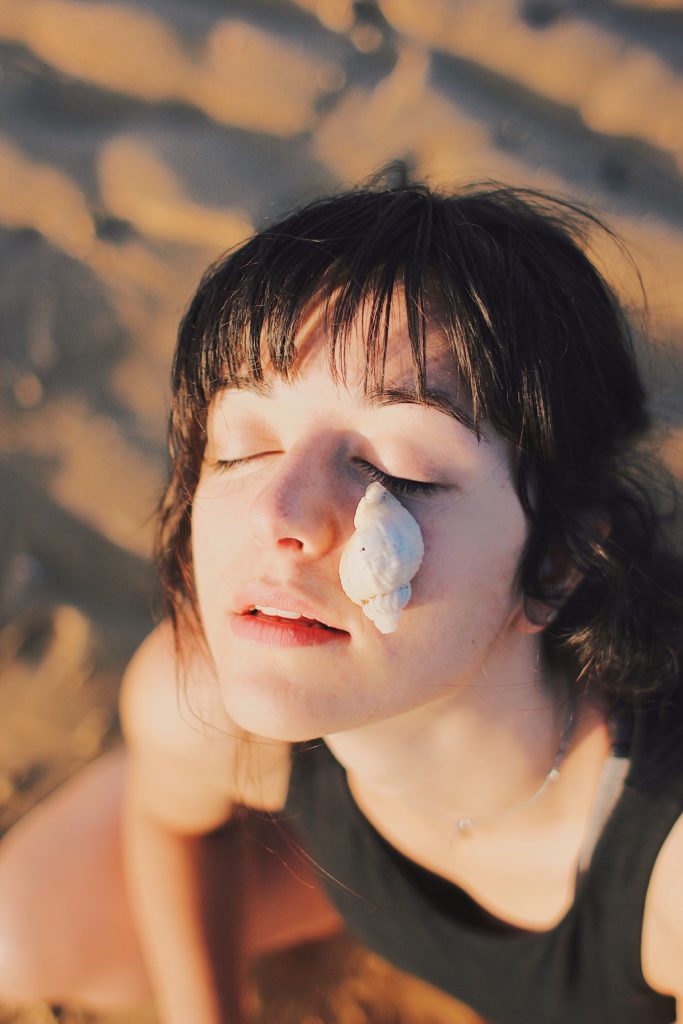 Coquillage sur la joue- Claudia Garcia Photographe